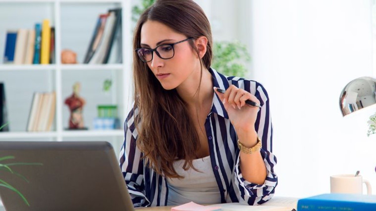 mujer_trabajando_jpg_jpg_1348255499.jpg_554688468